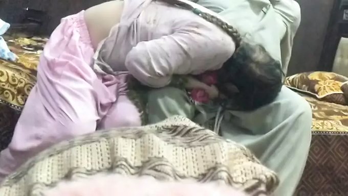 Hintli Eşcinsel Öğrenci Öğretmeninden Iyi Bir Sakso Alıyor