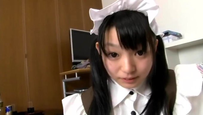 Japon Kız Konoha Sevimli Hizmetçi Kostümüyle Horoz Emiyor