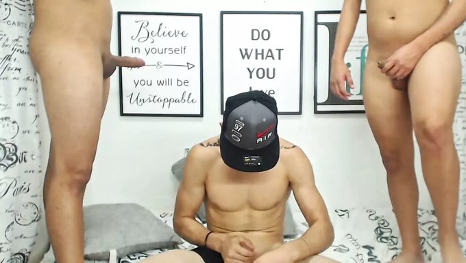 Büyük Doğal Göğüslü Büyük Seksi Kız Sikişiyor Ve Sakso Çekiyor