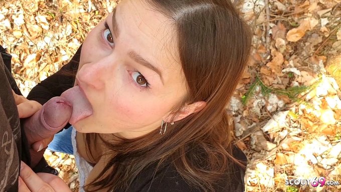 Alman Üniversiteli Genç Holly Banks, Dersten Sonra Halka Açık Bir Şekilde Sikişiyor