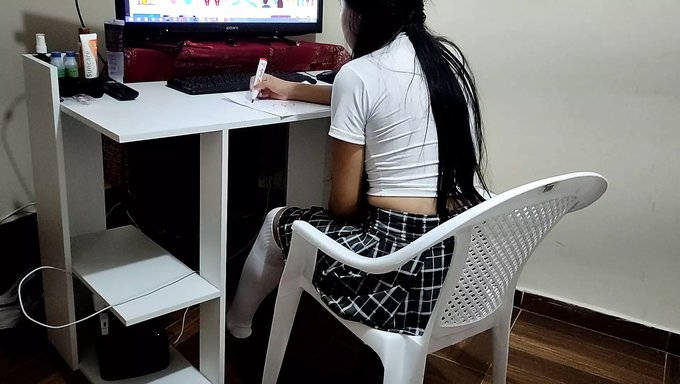 Genç Bir Kıza Sıcak Bir Latin Öğretmenle Zevk Hakkında Öğretmek