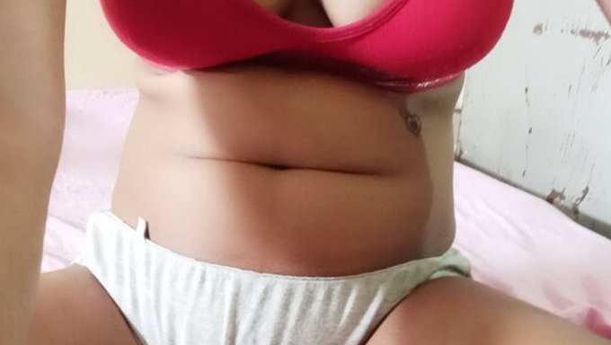 Desi Kolej Kızının Büyük Doğal Göğüsleri Ev Yapımı Videoda Beceriliyor