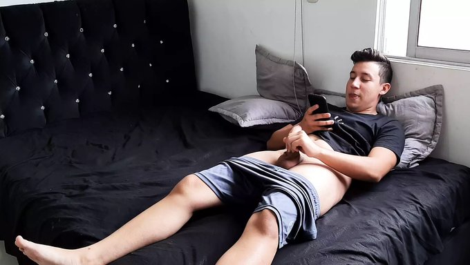 Amatör Genç (18+), Burun Işinden Sonra Amını Yalıyor