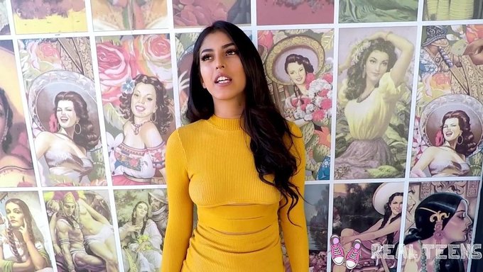 Bu Amatör Videoda Sophia Leone'Nin Gerçek Genç (18+) Pov Seksini Deneyimleyin