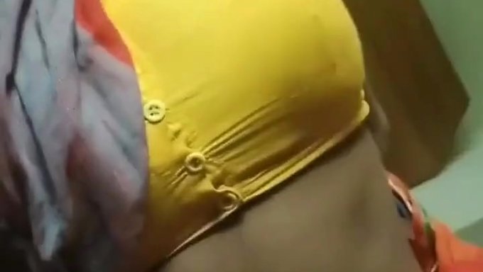 Sevimli Hint Kız Arkadaşı Ev Yapımı Videoda Mastürbasyon Yapıyor