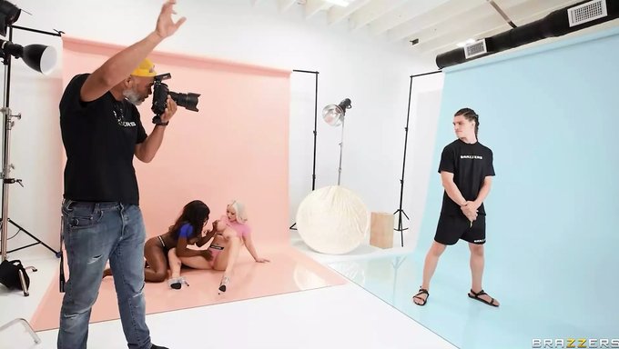 Kylie Page Ve Amari Anne, Büyük Bir Yarakla Pov Oral Seks Sahnesinde