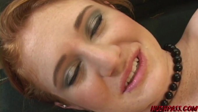 Ateşli Saçlı Charly, Bir Porno Yıldızı Olmak Için Sabırsızlanıyor