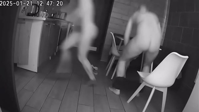 Karım Arkadaşlarımızla Aldatıyor Ve Ağzına Boşalıyor. Amatör Porno.