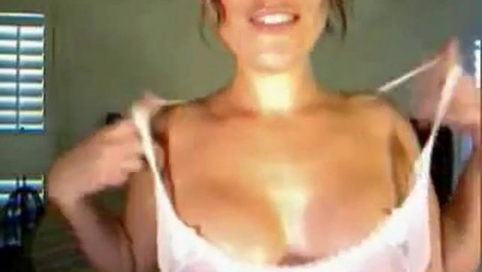 La Tina'Nın Baştan Çıkarıcı Web Kamerası Şovu