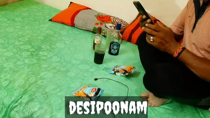 Desi Poonam'In Büyük Poposuyla Halka Açık Hardcore Seks