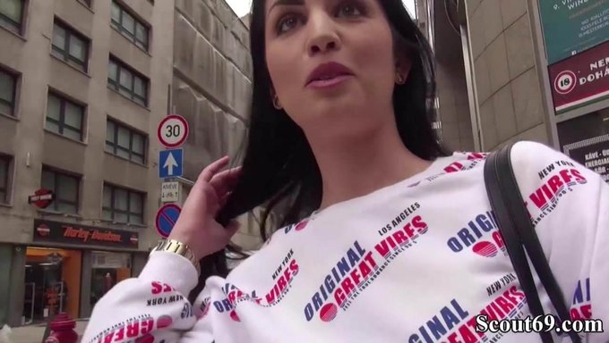 Alman Izci Ve Baştan Çıkarıcı Bir Gençle Anal Zevk