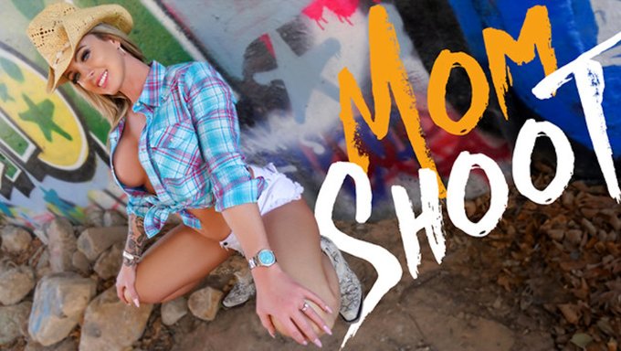 Momshoot'Un Tatlı Vickie Ve Ike Diezel Şaşırtıcı Bir Bükülmede