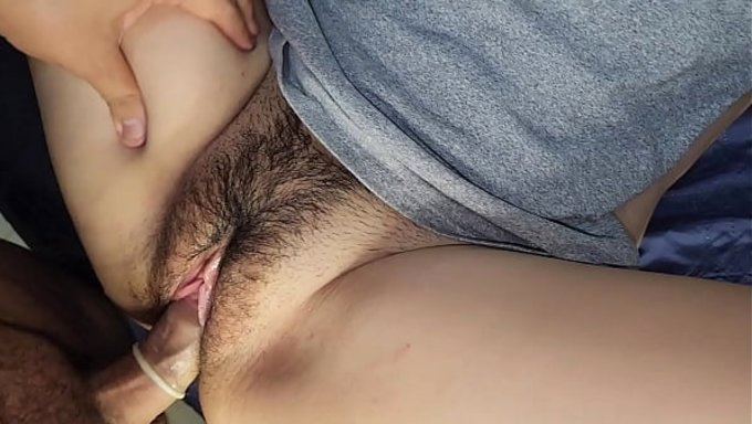 Kıllı Bir Am Ve Dost Canlısı Bir Amatörle Yakın Çekim Ve Kişisel.