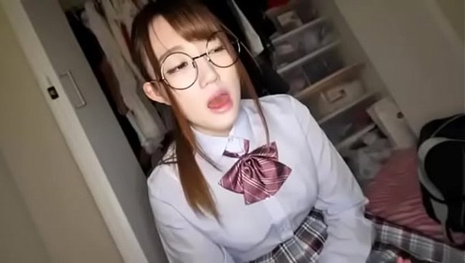 Bu Kadar Seksi Ve Güzel Yüzü Olan Kız Kim?