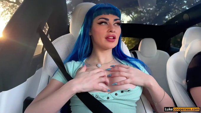 Ateşli Bir Kız, Jewelz Blu Tarzı Bir Buluşmadan Sonra Arabada Iç Boşalma Aldı.
