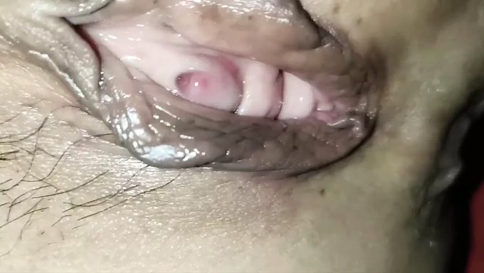 Olgun Asyalı Milf, Sevgilisi Tarafından Içine Boşalıyor
