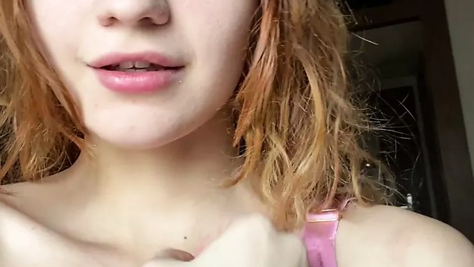 Çorap Ve Iç Çamaşırı Giymiş Rus Genç 18+