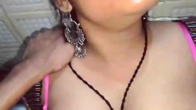 Bangladeşli Çiftin Samimi Anları Kaydediliyor