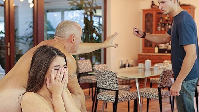 Daddy4k'Nın Hot Videosu, Iyi Donanımlı Bir Adam Ve Etkileyici Üvey Kızı Içeriyor