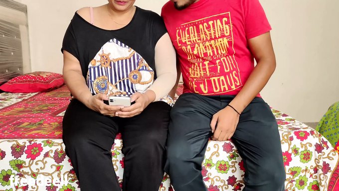 Hindi Bir Filmde Bhanu Ve Behan Arasındaki Kimya