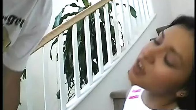 Irklararası Latin, Ağzına Ve Bareback Amına Büyük Bir Yarrağı Alıyor