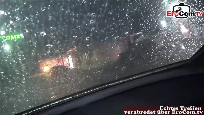 Genç Kız Sakso Çekiyor Ve Halka Açıkta Yutuyor