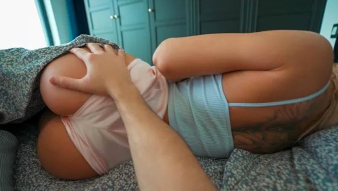 Olgun Üvey Anne Ve Üvey Kız Kardeş, Genç Çiftle Üçlüye Katılıyorlar