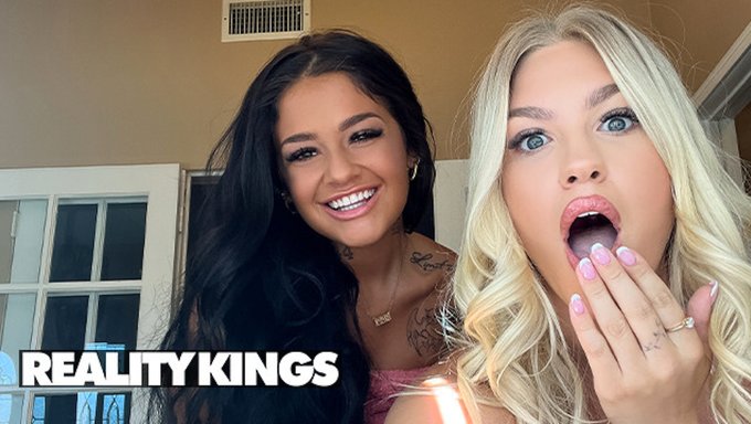 Jazlyn Ray, Ryan Reid Kışkırtıcı Bir Şekilde Soyunurken Yoga Yapıyor