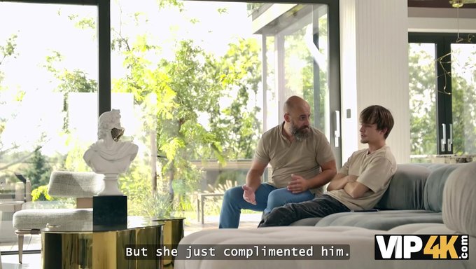 Una Fairy Ve Neeo, Yaşlı Ve Genç Aksiyonla Sıcak Bir Irklararası Sahnede.
