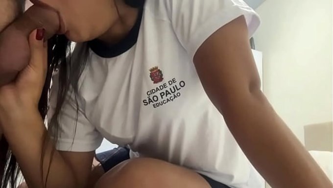 Bir Öğrenci, Evden Kaçan Öğretmene Götünü Verdi.