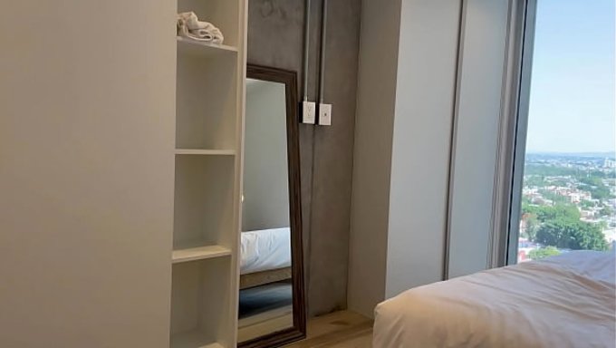 Kıvrımlı Genç Dafne Michelle’e Ilk Kez Kocaman Bir Alet Deneyimi