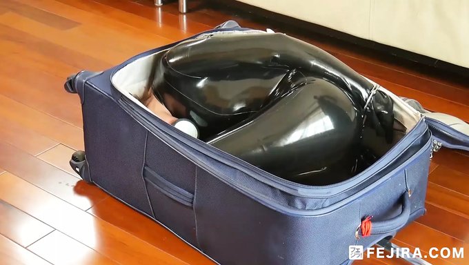 Japon Bdsm: Fejira'Nın Yumuşak Lateks Köle Macerası