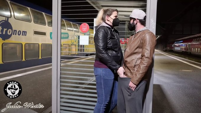 Bremen'In En Seksi: Julia Winter'In Bremen Merkez Istasyonunda Vahşi Yolculuğu