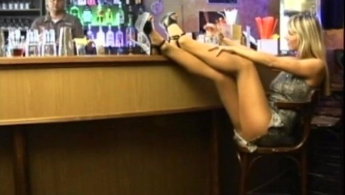 Yüksek Topuklu Olgun Avrupalı Milf, Bir Cumshot Alıyor