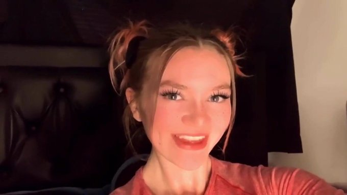 Tampon Oyuncaklarıyla Tek Başına Oyun Ve Sokma! Ateşli Beyaz Bebek Emily R