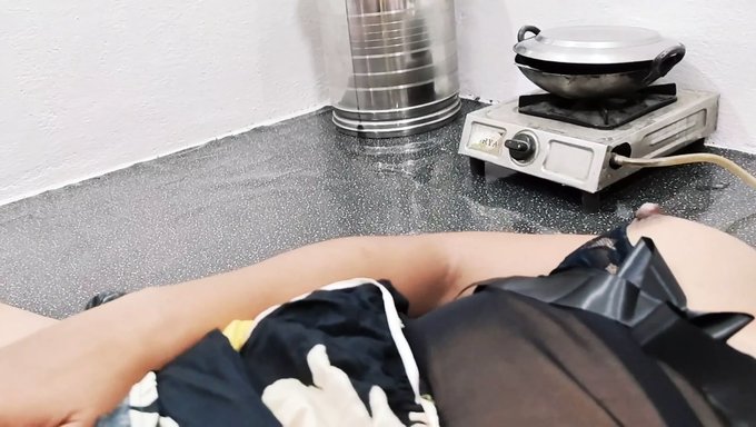 Desi Ev Kadını Mutfakta Götünü Siktiriyor
