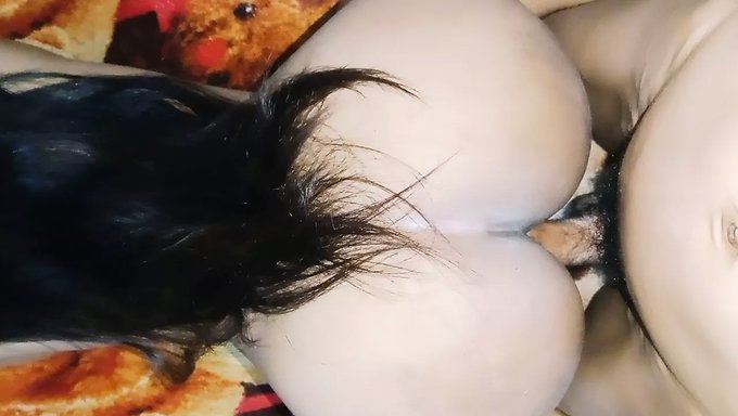 Genç (18+) Dul: Seks Oyuncakları Ve Etek Altı Oynama