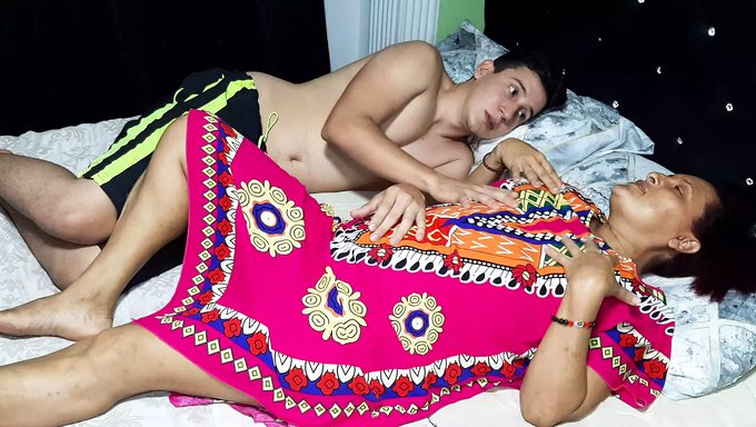 Kızıl Saçlı Üvey Anne, Bu Ev Yapımı Videoda Bana Ev Yapımı Bir Sakso Çekiyor