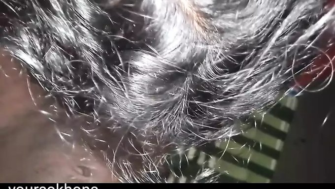 Küçük Göğüslü Bir Amatörle Mastürbasyon Ve Oral Seks