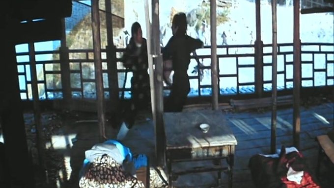 Klasik Pornoda Yüze, Göğüslere Ve Bir Sarışının Memelerine Bakın
