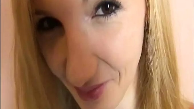 Genç Çek Güzeli Kristyna'Nın Ilk Kez Seks Yaptığı Ev Yapımı Bir Video