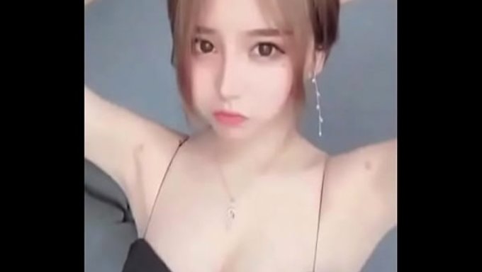 Çinli Kadınların Internetteki Çıplak Fotoğrafları