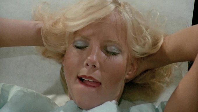 Vintage Güzellik Ve Büyük Yarak: Efsanevi Bir Porno Klibi