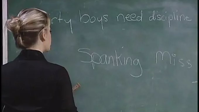Genç (18+) Büyük Göğüslü Sarışınla Anal Cowgirl Keyfini Çıkarıyor