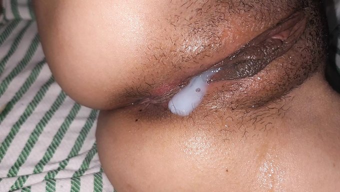 Islak Amcık: Asyalı Karısı Derin Boğaz Ve Creampie Alıyor