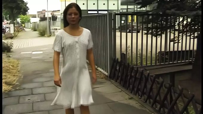 Genç (18+) Üniversiteli Duş Seksinden Keyif Alıyor