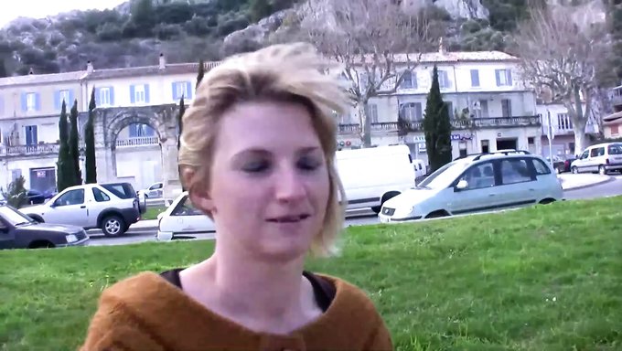 Genç, Sert Bir Oral Seksle Anal Ve Oral Seks Seviyor