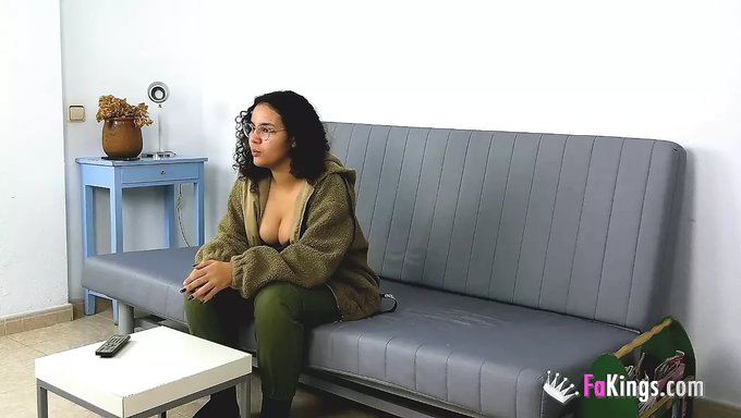 Lily'Nin Ilk Kez Porno Videosunda Sikişip Boşalması