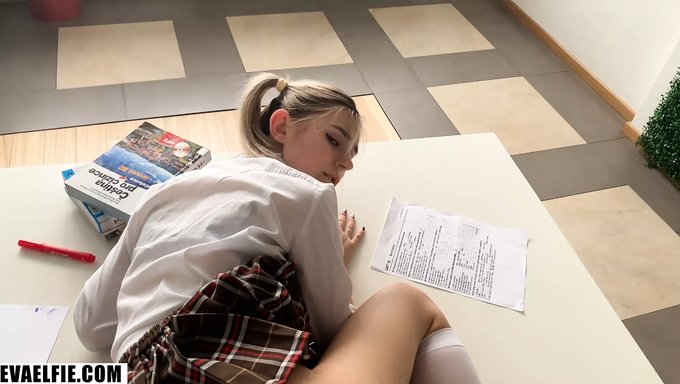 Üniversite Öğrencisinin Hayatında Bir Gün - Eva Elfie