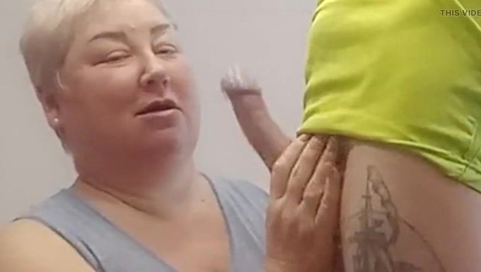 Büyük Göğüslü Milf Oral Seks Yapıyor Ve Spermleri Yutuyor